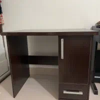 میز تحریر و کامپیوتر