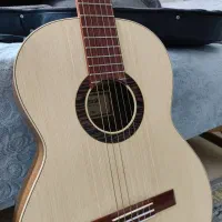 گیتار خیلی خوب برند دوستی دست ساز