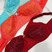 سوتین زنانه حراج شد