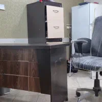 ۴عدد صندلی و ۶عدد میز در حد آک