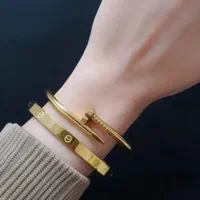 النگو اپل /بنگل/ونکلیف|جواهرات|پرند, |دیوار