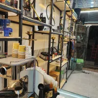فروشنده جوان برای شغل دخانیات