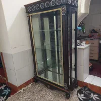 ویترین فروشی باقیمت خیلی. پایین