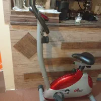 یک جفت کفش و یک عدد دوچرخه ثابت ایستاده|کیف، کفش، کمربند|سهند, |دیوار