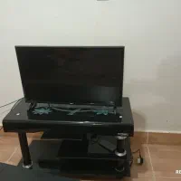 تلویزیون 32اینج ال جی با میز