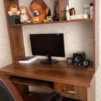 میز تحریر با کتابخانه و صندلی چرخدار