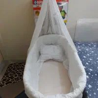 تخت کنار مادر