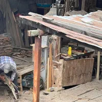 کار در کارخانه چوب بری