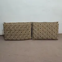 ماشینی قرمز با روکش اضافه