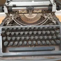 ماشین تایپ قدیمی