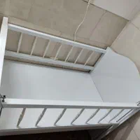 تخت کنار مادر