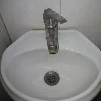 روشویی و آینه