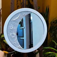 ماه و آینه|آینه|شیراز, دشت چنار|دیوار