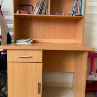 میز تحریر همراه با جا کتابی