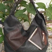 کیف  جادار مشکی طوسی مغز پسته ای