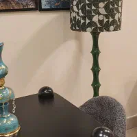 آباژور ایستاده