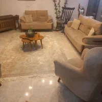 مبل ۷ نفره با جلومبلی و ۳ میز عسلی