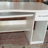 میزکامپیوترو تحریر سفید