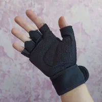 دستکش ورزشی باشگاه و قمقمه آب،شیکر ورزشی|تجهیزات ورزشی|تهران, جوادیه|دیوار