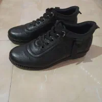 کفش کتونی درحد نو سایز ۴۰و کیف رو دوشی