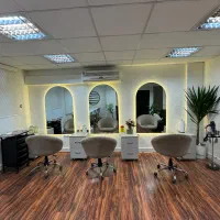 میز ناخن و تخت مژه