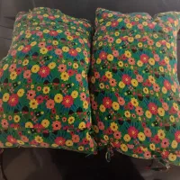 ۲ عدد بالش پر نو و ۱ عدد پتو کارکرده|رختخواب، بالش، پتو|تبریز, |دیوار