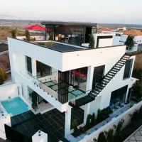 اجاره ۴ خواب تریبلکس ۲ استخر 4جکوزی فول هوشمند