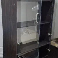 کتابخانه شیشه ای جادار و مقاوم