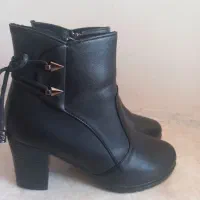 یک جفت نیم بوت نو|کیف، کفش، کمربند|گرمدره, |دیوار