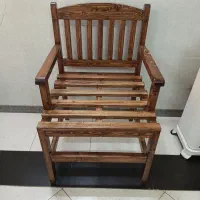 صندلی تمام چوب تازه ساخته شده