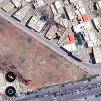 زمین بر خیابان ۱۶ متری