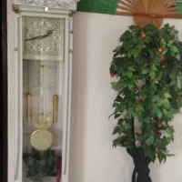 ساعت ایستاده سفید