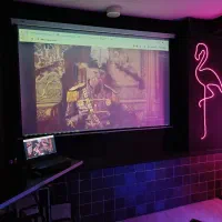 جام جهانی در کافه و صفحه نمایش ۱۲۰ اینچی