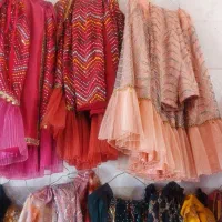 فروش تعدادی لباس محلی بخاطر تغییر شغل