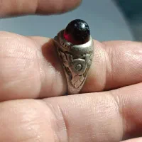 انگشتر سرخ سیاه