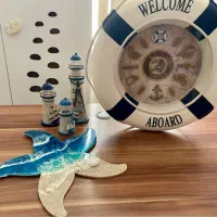 ساعت و ۳ عدد فانوس و ستاره دریایی وکاغذ دیواری