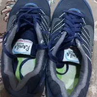 کتونی سرمه‌ای‌طوسی