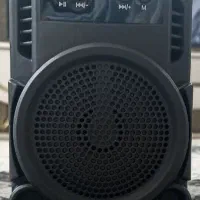 یک عدد اسپیکر