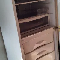 یخچال و فریزر تمیز و سالم در حال کار