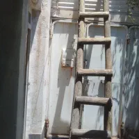 نردبان چوبی