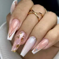 تخفیف عیدانه کاشت ناخن