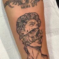 مدل برای اجرای حرفه ای تاتو بدن