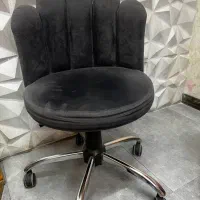 صندلی ناخن و ویترین