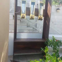 تعدادی دکور و میز پیشخوان