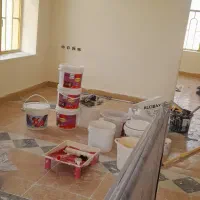 کارگر نقاش ساختمانی