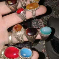 تعداد صد عدد انگشتر با سنگ های اصل معدنی