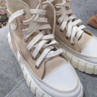 یک جفت نیم بوت