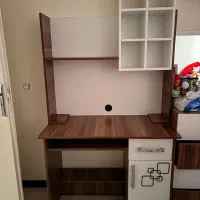 میز تحریر و کامپیوتر مجهز