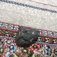 سنگ قیمتی آهن ربا را به خود جذب می کند