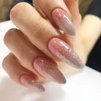 آموزش و خدمات کاشت ناخن